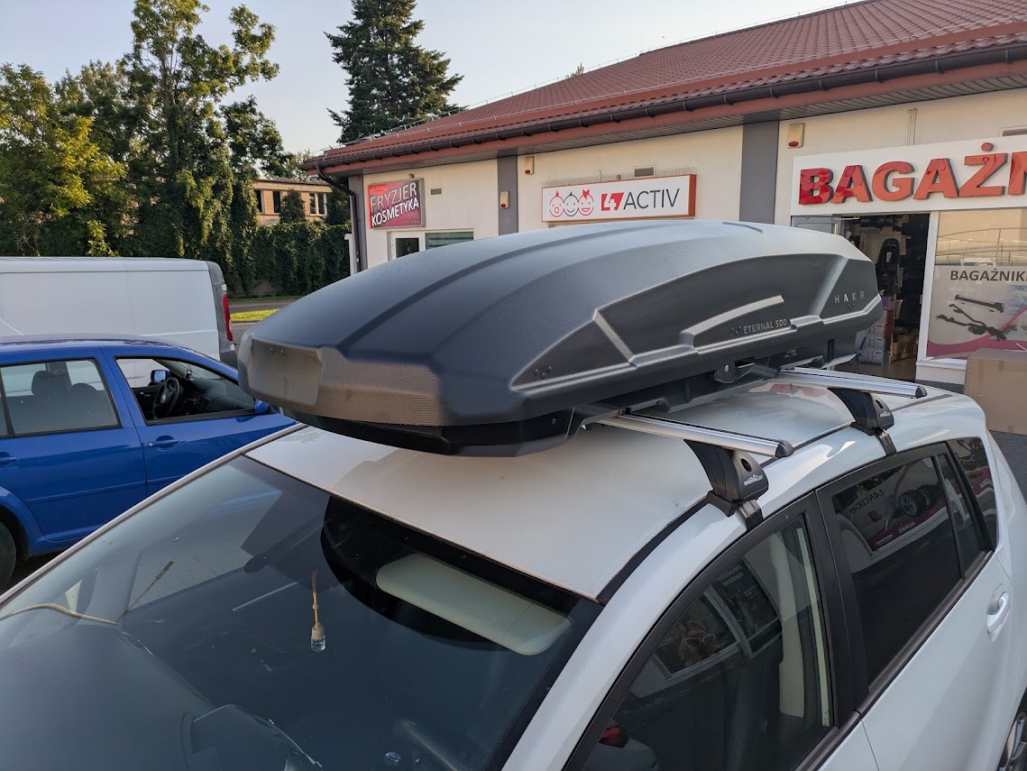 Box dachowy Hakr Eternal 500 na Toyocie Verso ? widok z boku